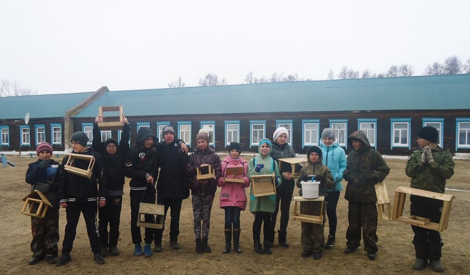 В селе Романовка дети помогли птицам пережить зиму