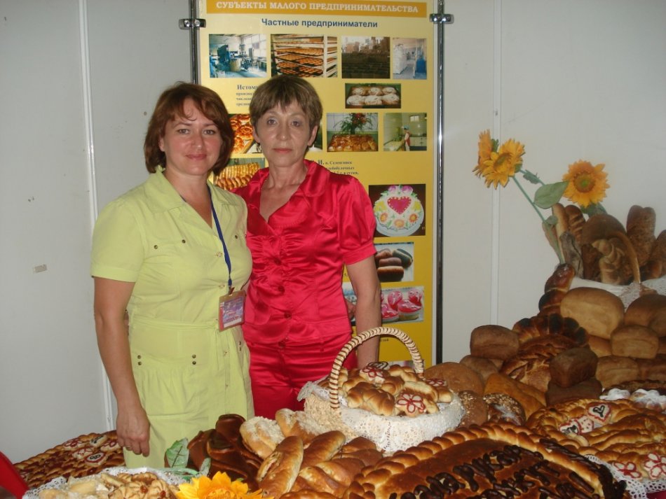 Виталия Лемешева в день выпекает более 1000 булок хлеба