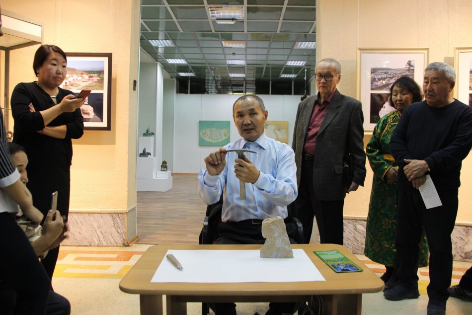 В Улан-Удэ открылась выставка тувинских мастеров-камнерезов