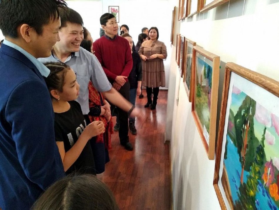 Выставка юной художницы открылась в Улан-Удэ