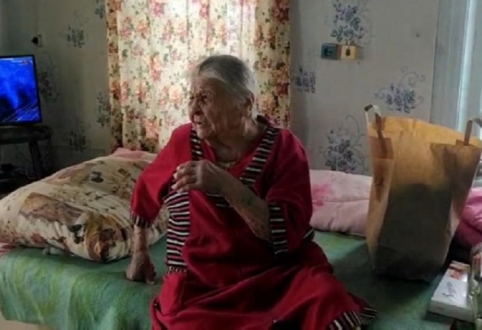 94-летней блокаднице утеплили дом и отремонтировали печь
