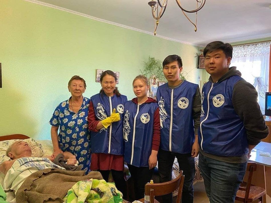 Молодежный центр Бурятии посетил дом инвалидов-колясочников