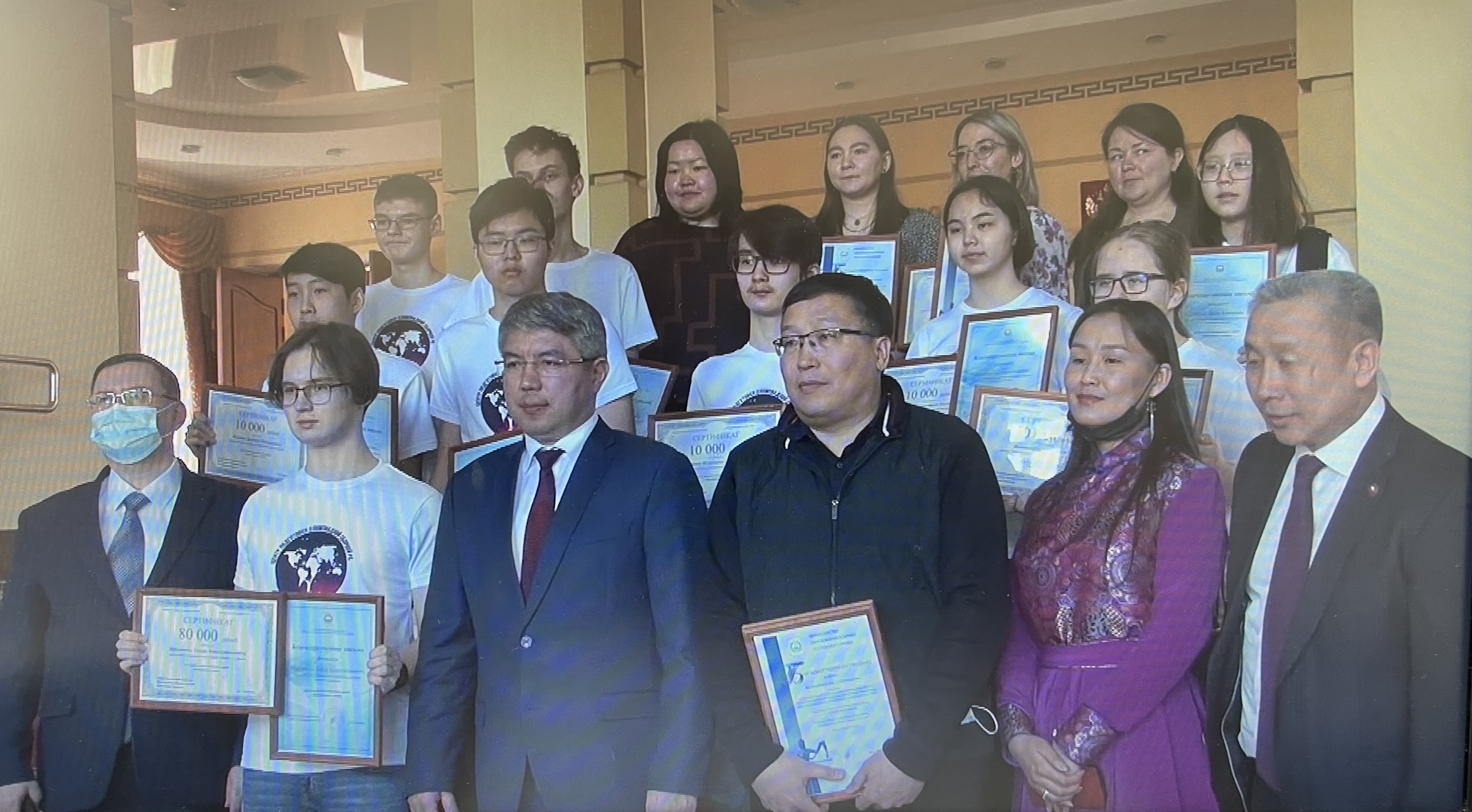 Глава республики сегодня наградил 14 победителей и призеров всероссийских школьных олимпиад