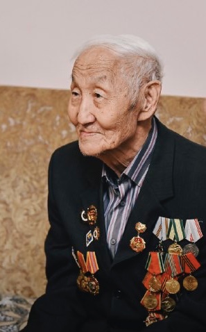 «Никакое время не способно отобрать память»: В Бурятии поздравили 96-летнего ветерана Великой Отечественной войны
