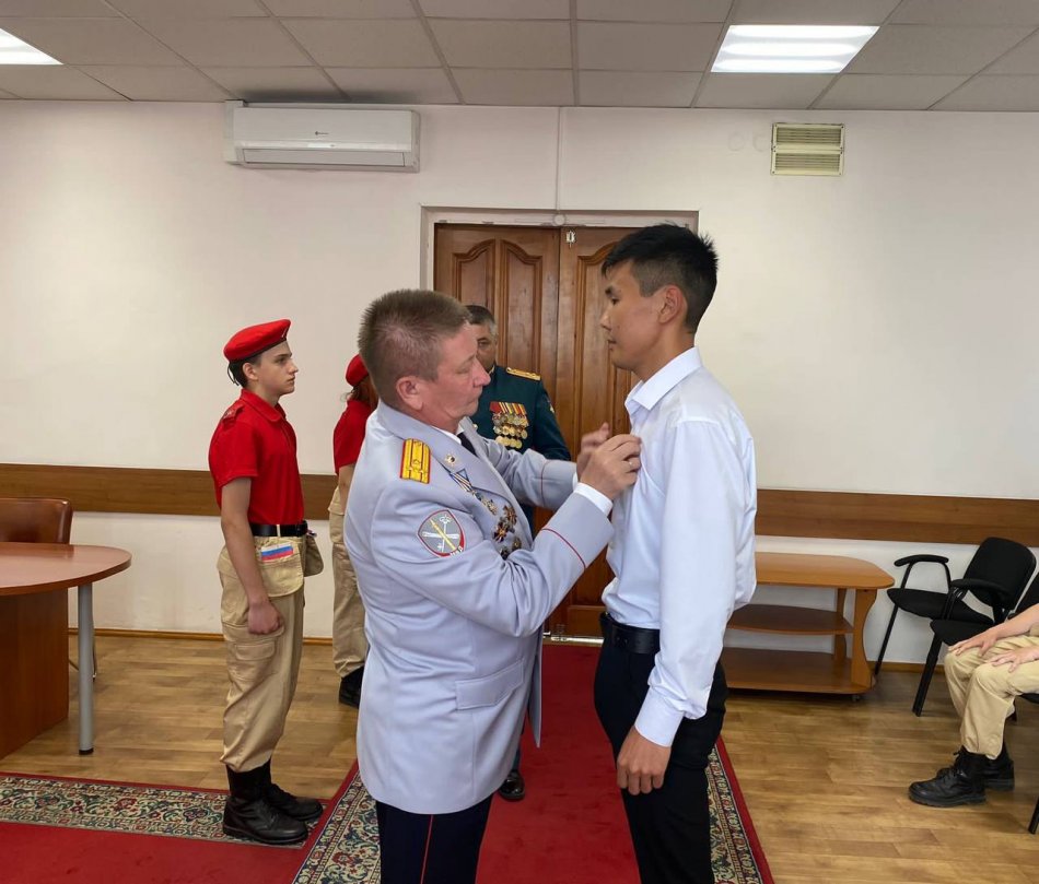 Участника СВО наградили медалью в Улан-Удэ